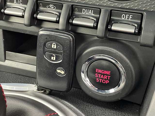 スバル ＢＲＺ S 群馬県 2012(平24)年 9.1万km サテンホワイトパール 純正ナビ　バックカメラ　フルセグＴＶ　ＥＴＣ　ドラレコ　ＬＥＤヘッドライト　オートライト　パドルシフト　純正アルミホイール　スマートキー　プッシュスタートボタン　衝突被害軽減ブレーキ　禁煙車