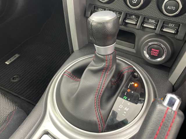 スバル ＢＲＺ S 群馬県 2012(平24)年 9.1万km サテンホワイトパール 純正ナビ　バックカメラ　フルセグＴＶ　ＥＴＣ　ドラレコ　ＬＥＤヘッドライト　オートライト　パドルシフト　純正アルミホイール　スマートキー　プッシュスタートボタン　衝突被害軽減ブレーキ　禁煙車