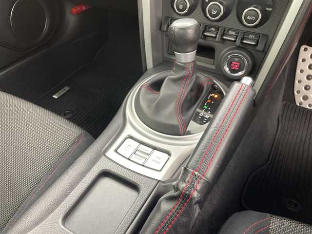 スバル ＢＲＺ S 群馬県 2012(平24)年 9.1万km サテンホワイトパール 純正ナビ　バックカメラ　フルセグＴＶ　ＥＴＣ　ドラレコ　ＬＥＤヘッドライト　オートライト　パドルシフト　純正アルミホイール　スマートキー　プッシュスタートボタン　衝突被害軽減ブレーキ　禁煙車