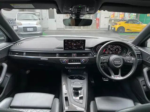 アウディ Ｓ４ アバント 東京都 2017(平29)年 3.2万km グレイシアホワイトメタリック ワンオーナー/Sロゴ入りアルカンターラコンビシート（黒）/　パワーシート（前席）/　シートヒーター（前席）/純正SDナビ/　フルセグTV BT WiFi DVD/CD AM/FM/サンルーフ/レーダークルーズコントロール/Sエンブレム入りティンブル革巻きステアリングホイール/　パドルシフト/　ステアリングスイッチ（オーディオ）/パーキングアシスト/純正LEDヘッドランプ/純正ドライブレコーダー（前後）/純正18インチアルミホイール/パワーバックドア/ISOFIX/アルミルーフレール/アルミドアミラー/ステンレス製ペダル/ディーラー記録簿 H30、R1、R2、R4、R5、R6/保証書＆取扱説明書
