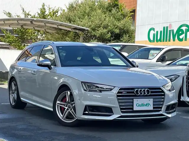 アウディ Ｓ４ アバント 東京都 2017(平29)年 3.2万km グレイシアホワイトメタリック ワンオーナー/Sロゴ入りアルカンターラコンビシート（黒）/　パワーシート（前席）/　シートヒーター（前席）/純正SDナビ/　フルセグTV BT WiFi DVD/CD AM/FM/サンルーフ/レーダークルーズコントロール/Sエンブレム入りティンブル革巻きステアリングホイール/　パドルシフト/　ステアリングスイッチ（オーディオ）/パーキングアシスト/純正LEDヘッドランプ/純正ドライブレコーダー（前後）/純正18インチアルミホイール/パワーバックドア/ISOFIX/アルミルーフレール/アルミドアミラー/ステンレス製ペダル/ディーラー記録簿 H30、R1、R2、R4、R5、R6/保証書＆取扱説明書