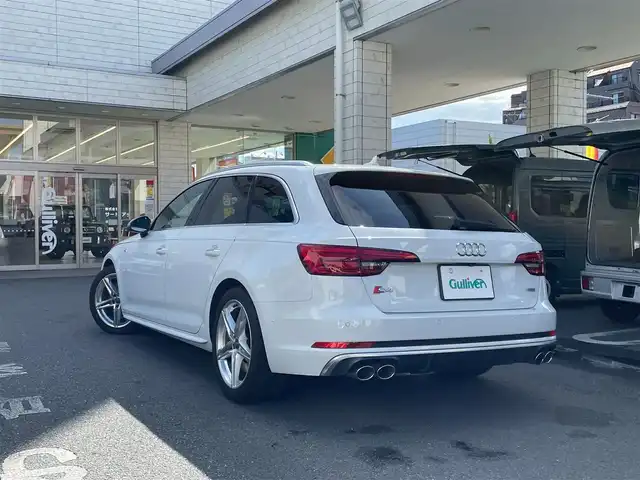 アウディ Ｓ４ アバント 東京都 2017(平29)年 3.2万km グレイシアホワイトメタリック ワンオーナー/Sロゴ入りアルカンターラコンビシート（黒）/　パワーシート（前席）/　シートヒーター（前席）/純正SDナビ/　フルセグTV BT WiFi DVD/CD AM/FM/サンルーフ/レーダークルーズコントロール/Sエンブレム入りティンブル革巻きステアリングホイール/　パドルシフト/　ステアリングスイッチ（オーディオ）/パーキングアシスト/純正LEDヘッドランプ/純正ドライブレコーダー（前後）/純正18インチアルミホイール/パワーバックドア/ISOFIX/アルミルーフレール/アルミドアミラー/ステンレス製ペダル/ディーラー記録簿 H30、R1、R2、R4、R5、R6/保証書＆取扱説明書