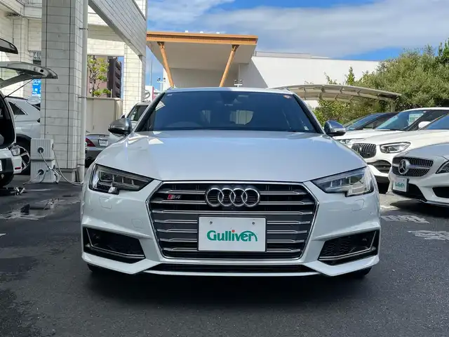 アウディ Ｓ４ アバント 東京都 2017(平29)年 3.2万km グレイシアホワイトメタリック ワンオーナー/Sロゴ入りアルカンターラコンビシート（黒）/　パワーシート（前席）/　シートヒーター（前席）/純正SDナビ/　フルセグTV BT WiFi DVD/CD AM/FM/サンルーフ/レーダークルーズコントロール/Sエンブレム入りティンブル革巻きステアリングホイール/　パドルシフト/　ステアリングスイッチ（オーディオ）/パーキングアシスト/純正LEDヘッドランプ/純正ドライブレコーダー（前後）/純正18インチアルミホイール/パワーバックドア/ISOFIX/アルミルーフレール/アルミドアミラー/ステンレス製ペダル/ディーラー記録簿 H30、R1、R2、R4、R5、R6/保証書＆取扱説明書
