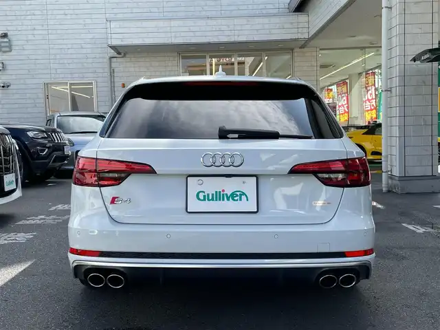 アウディ Ｓ４ アバント 東京都 2017(平29)年 3.2万km グレイシアホワイトメタリック ワンオーナー/Sロゴ入りアルカンターラコンビシート（黒）/　パワーシート（前席）/　シートヒーター（前席）/純正SDナビ/　フルセグTV BT WiFi DVD/CD AM/FM/サンルーフ/レーダークルーズコントロール/Sエンブレム入りティンブル革巻きステアリングホイール/　パドルシフト/　ステアリングスイッチ（オーディオ）/パーキングアシスト/純正LEDヘッドランプ/純正ドライブレコーダー（前後）/純正18インチアルミホイール/パワーバックドア/ISOFIX/アルミルーフレール/アルミドアミラー/ステンレス製ペダル/ディーラー記録簿 H30、R1、R2、R4、R5、R6/保証書＆取扱説明書