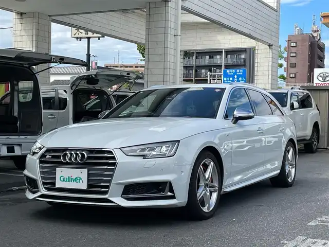 アウディ Ｓ４ アバント 東京都 2017(平29)年 3.2万km グレイシアホワイトメタリック ワンオーナー/Sロゴ入りアルカンターラコンビシート（黒）/　パワーシート（前席）/　シートヒーター（前席）/純正SDナビ/　フルセグTV BT WiFi DVD/CD AM/FM/サンルーフ/レーダークルーズコントロール/Sエンブレム入りティンブル革巻きステアリングホイール/　パドルシフト/　ステアリングスイッチ（オーディオ）/パーキングアシスト/純正LEDヘッドランプ/純正ドライブレコーダー（前後）/純正18インチアルミホイール/パワーバックドア/ISOFIX/アルミルーフレール/アルミドアミラー/ステンレス製ペダル/ディーラー記録簿 H30、R1、R2、R4、R5、R6/保証書＆取扱説明書