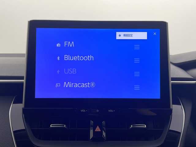 トヨタ カローラツーリング ハイブリッド G 秋田県 2022(令4)年 2.2万km プラチナホワイトパールマイカ ワンオーナー /４WD/純正ナビ【AM/FM/BT】　/フルセグＴＶ　/バックカメラ　/ＥＴＣ２．０　/フロントワイパーデアイサー　/横滑り防止装置　　/オートマチックハイビーム　/ライトレベライザー　/クリアランスソナー　/クルーズコントロール　/スマートキー/オートライト/ステアリングリモコン/オートホールド /自動パーキングブレーキ/電格ミラー/プッシュスタート /純正フロアマット/サイドバイザー /純正AW/ウィンカーミラー /コーナーセンサー /保証書/取扱説明書