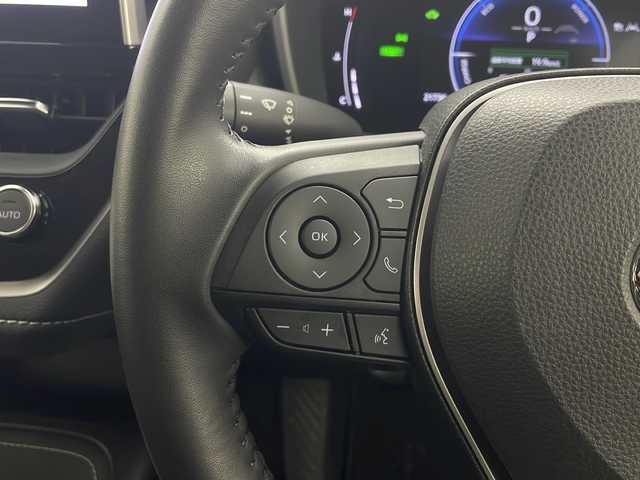 トヨタ カローラツーリング ハイブリッド G 秋田県 2022(令4)年 2.2万km プラチナホワイトパールマイカ ワンオーナー /４WD/純正ナビ【AM/FM/BT】　/フルセグＴＶ　/バックカメラ　/ＥＴＣ２．０　/フロントワイパーデアイサー　/横滑り防止装置　　/オートマチックハイビーム　/ライトレベライザー　/クリアランスソナー　/クルーズコントロール　/スマートキー/オートライト/ステアリングリモコン/オートホールド /自動パーキングブレーキ/電格ミラー/プッシュスタート /純正フロアマット/サイドバイザー /純正AW/ウィンカーミラー /コーナーセンサー /保証書/取扱説明書