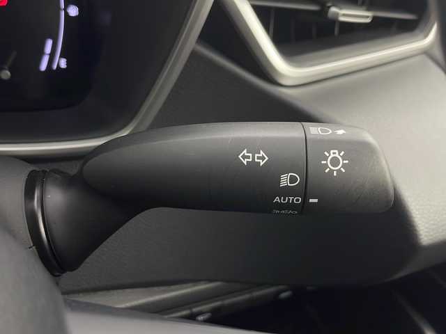 トヨタ カローラツーリング ハイブリッド G 秋田県 2022(令4)年 2.2万km プラチナホワイトパールマイカ ワンオーナー /４WD/純正ナビ【AM/FM/BT】　/フルセグＴＶ　/バックカメラ　/ＥＴＣ２．０　/フロントワイパーデアイサー　/横滑り防止装置　　/オートマチックハイビーム　/ライトレベライザー　/クリアランスソナー　/クルーズコントロール　/スマートキー/オートライト/ステアリングリモコン/オートホールド /自動パーキングブレーキ/電格ミラー/プッシュスタート /純正フロアマット/サイドバイザー /純正AW/ウィンカーミラー /コーナーセンサー /保証書/取扱説明書