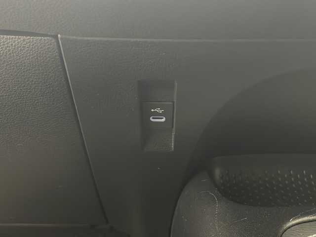 トヨタ カローラツーリング ハイブリッド G 秋田県 2022(令4)年 2.2万km プラチナホワイトパールマイカ ワンオーナー /４WD/純正ナビ【AM/FM/BT】　/フルセグＴＶ　/バックカメラ　/ＥＴＣ２．０　/フロントワイパーデアイサー　/横滑り防止装置　　/オートマチックハイビーム　/ライトレベライザー　/クリアランスソナー　/クルーズコントロール　/スマートキー/オートライト/ステアリングリモコン/オートホールド /自動パーキングブレーキ/電格ミラー/プッシュスタート /純正フロアマット/サイドバイザー /純正AW/ウィンカーミラー /コーナーセンサー /保証書/取扱説明書