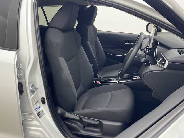 トヨタ カローラツーリング ハイブリッド G 秋田県 2022(令4)年 2.2万km プラチナホワイトパールマイカ ワンオーナー /４WD/純正ナビ【AM/FM/BT】　/フルセグＴＶ　/バックカメラ　/ＥＴＣ２．０　/フロントワイパーデアイサー　/横滑り防止装置　　/オートマチックハイビーム　/ライトレベライザー　/クリアランスソナー　/クルーズコントロール　/スマートキー/オートライト/ステアリングリモコン/オートホールド /自動パーキングブレーキ/電格ミラー/プッシュスタート /純正フロアマット/サイドバイザー /純正AW/ウィンカーミラー /コーナーセンサー /保証書/取扱説明書