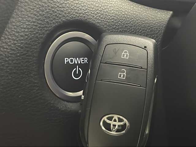 トヨタ カローラツーリング ハイブリッド G 秋田県 2022(令4)年 2.2万km プラチナホワイトパールマイカ ワンオーナー /４WD/純正ナビ【AM/FM/BT】　/フルセグＴＶ　/バックカメラ　/ＥＴＣ２．０　/フロントワイパーデアイサー　/横滑り防止装置　　/オートマチックハイビーム　/ライトレベライザー　/クリアランスソナー　/クルーズコントロール　/スマートキー/オートライト/ステアリングリモコン/オートホールド /自動パーキングブレーキ/電格ミラー/プッシュスタート /純正フロアマット/サイドバイザー /純正AW/ウィンカーミラー /コーナーセンサー /保証書/取扱説明書