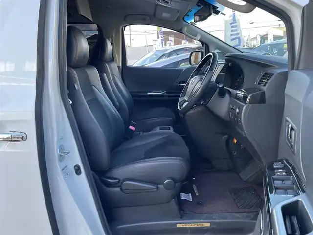 トヨタ ヴェルファイア 2．4Z ゴールデンアイズ 埼玉県 2013(平25)年 14.4万km ホワイトパールクリスタルシャイン (株)IDOMが運営する【じしゃロン川越店】の自社ローン専用車両になります。こちらは現金またはオートローンご利用時の価格です。自社ローンご希望の方は別途その旨お申付け下さい/純正HDDナビ　NHZN-X62G/フルセグ/Bluetooth/CD/DVD/AM/FM/バックカメラ/後席フリップダウンモニター/両側パワースライドドア/クルーズコントロール/電動リアゲート/ハーフレザーシート/後席オットマン/ビルトインETC/HIDオートライト/フォグ/スマートキー（スペアキー×1）/プッシュスタート/ドアバイザー/オート開閉ウインカーミラー/ナノイー/純正フロアマット/ニーエアバッグ/純正18インチアルミホイール/車両取扱説明書