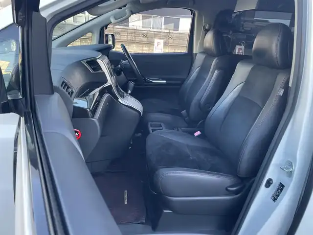 トヨタ ヴェルファイア 2．4Z ゴールデンアイズ 埼玉県 2013(平25)年 14.4万km ホワイトパールクリスタルシャイン (株)IDOMが運営する【じしゃロン川越店】の自社ローン専用車両になります。こちらは現金またはオートローンご利用時の価格です。自社ローンご希望の方は別途その旨お申付け下さい/純正HDDナビ　NHZN-X62G/フルセグ/Bluetooth/CD/DVD/AM/FM/バックカメラ/後席フリップダウンモニター/両側パワースライドドア/クルーズコントロール/電動リアゲート/ハーフレザーシート/後席オットマン/ビルトインETC/HIDオートライト/フォグ/スマートキー（スペアキー×1）/プッシュスタート/ドアバイザー/オート開閉ウインカーミラー/ナノイー/純正フロアマット/ニーエアバッグ/純正18インチアルミホイール/車両取扱説明書