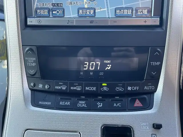 トヨタ ヴェルファイア 2．4Z ゴールデンアイズ 埼玉県 2013(平25)年 14.4万km ホワイトパールクリスタルシャイン (株)IDOMが運営する【じしゃロン川越店】の自社ローン専用車両になります。こちらは現金またはオートローンご利用時の価格です。自社ローンご希望の方は別途その旨お申付け下さい/純正HDDナビ　NHZN-X62G/フルセグ/Bluetooth/CD/DVD/AM/FM/バックカメラ/後席フリップダウンモニター/両側パワースライドドア/クルーズコントロール/電動リアゲート/ハーフレザーシート/後席オットマン/ビルトインETC/HIDオートライト/フォグ/スマートキー（スペアキー×1）/プッシュスタート/ドアバイザー/オート開閉ウインカーミラー/ナノイー/純正フロアマット/ニーエアバッグ/純正18インチアルミホイール/車両取扱説明書