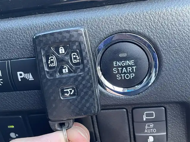 トヨタ ヴェルファイア 2．4Z ゴールデンアイズ 埼玉県 2013(平25)年 14.4万km ホワイトパールクリスタルシャイン (株)IDOMが運営する【じしゃロン川越店】の自社ローン専用車両になります。こちらは現金またはオートローンご利用時の価格です。自社ローンご希望の方は別途その旨お申付け下さい/純正HDDナビ　NHZN-X62G/フルセグ/Bluetooth/CD/DVD/AM/FM/バックカメラ/後席フリップダウンモニター/両側パワースライドドア/クルーズコントロール/電動リアゲート/ハーフレザーシート/後席オットマン/ビルトインETC/HIDオートライト/フォグ/スマートキー（スペアキー×1）/プッシュスタート/ドアバイザー/オート開閉ウインカーミラー/ナノイー/純正フロアマット/ニーエアバッグ/純正18インチアルミホイール/車両取扱説明書