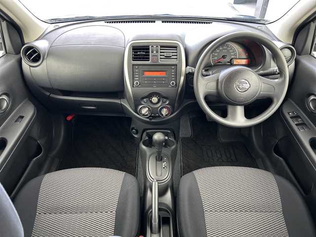 日産 マーチ 奈良県 2017(平29)年 1.1万km ピュアブラック 純正オーディオ/AM/FM/AUX/横滑り防止装置/ヘッドライトレベライザー/リモコンキー/純正フロアマット/電格ミラー/Wエアバッグ/ABS/ドアバイザー/ハロゲンライト/スペアタイヤ