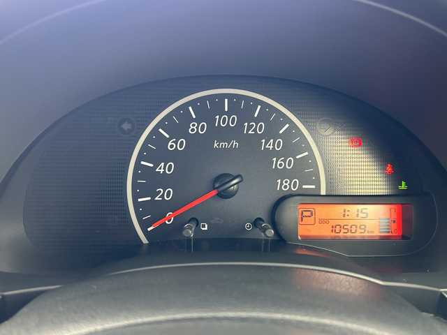 日産 マーチ 奈良県 2017(平29)年 1.1万km ピュアブラック 純正オーディオ/AM/FM/AUX/横滑り防止装置/ヘッドライトレベライザー/リモコンキー/純正フロアマット/電格ミラー/Wエアバッグ/ABS/ドアバイザー/ハロゲンライト/スペアタイヤ