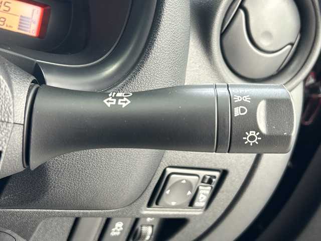 日産 マーチ 奈良県 2017(平29)年 1.1万km ピュアブラック 純正オーディオ/AM/FM/AUX/横滑り防止装置/ヘッドライトレベライザー/リモコンキー/純正フロアマット/電格ミラー/Wエアバッグ/ABS/ドアバイザー/ハロゲンライト/スペアタイヤ