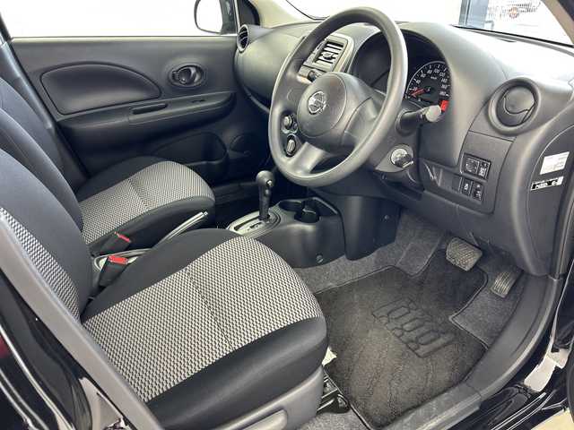 日産 マーチ 奈良県 2017(平29)年 1.1万km ピュアブラック 純正オーディオ/AM/FM/AUX/横滑り防止装置/ヘッドライトレベライザー/リモコンキー/純正フロアマット/電格ミラー/Wエアバッグ/ABS/ドアバイザー/ハロゲンライト/スペアタイヤ