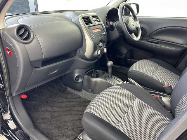 日産 マーチ 奈良県 2017(平29)年 1.1万km ピュアブラック 純正オーディオ/AM/FM/AUX/横滑り防止装置/ヘッドライトレベライザー/リモコンキー/純正フロアマット/電格ミラー/Wエアバッグ/ABS/ドアバイザー/ハロゲンライト/スペアタイヤ