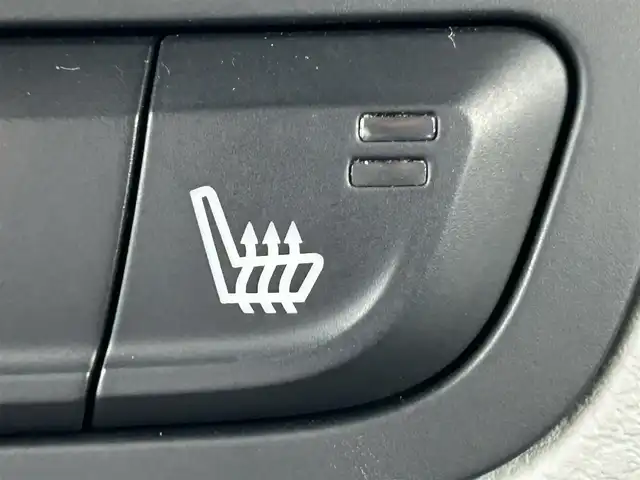 クライスラー・ジープ ジープ レネゲード リミテッド 岡山県 2016(平28)年 3.5万km 白 登録時走行距離34599km/社外ナビ（AVIC-RL900）/ワンセグTV(AM.FM.CD.DVD.TV.BT)/バックカメラ/ETC/ブラインドスポットモニター/シートヒーター/ステアリングヒーター/クリアランスソナー/衝突軽減ブレーキ/横滑り防止装置/クルーズコントロール/車線逸脱警報（レーンキープアシスト）/オートライト/アイドリングストップ/17インチ純正AW/純正フロアマット/レザーシート/D+N席パワーシート