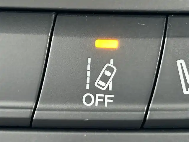 クライスラー・ジープ ジープ レネゲード リミテッド 岡山県 2016(平28)年 3.5万km 白 登録時走行距離34599km/社外ナビ（AVIC-RL900）/ワンセグTV(AM.FM.CD.DVD.TV.BT)/バックカメラ/ETC/ブラインドスポットモニター/シートヒーター/ステアリングヒーター/クリアランスソナー/衝突軽減ブレーキ/横滑り防止装置/クルーズコントロール/車線逸脱警報（レーンキープアシスト）/オートライト/アイドリングストップ/17インチ純正AW/純正フロアマット/レザーシート/D+N席パワーシート