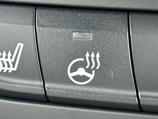 クライスラー・ジープ ジープ レネゲード リミテッド 岡山県 2016(平28)年 3.5万km 白 登録時走行距離34599km/社外ナビ（AVIC-RL900）/ワンセグTV(AM.FM.CD.DVD.TV.BT)/バックカメラ/ETC/ブラインドスポットモニター/シートヒーター/ステアリングヒーター/クリアランスソナー/衝突軽減ブレーキ/横滑り防止装置/クルーズコントロール/車線逸脱警報（レーンキープアシスト）/オートライト/アイドリングストップ/17インチ純正AW/純正フロアマット/レザーシート/D+N席パワーシート