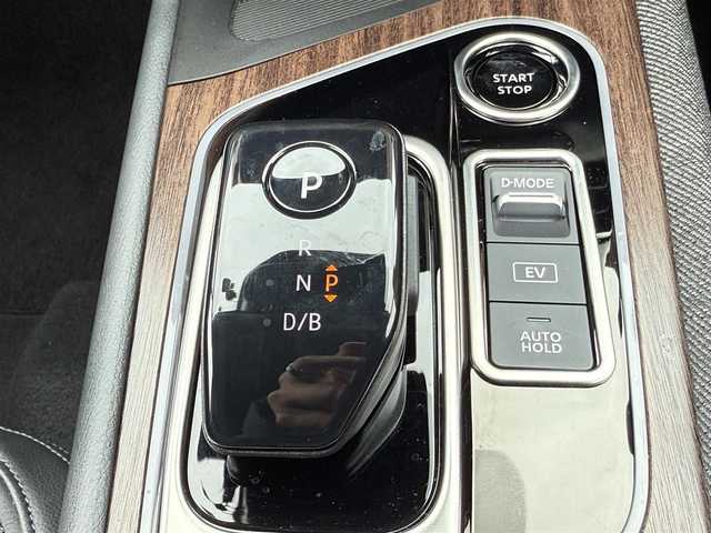 日産 オーラ G FOUR レザーエディション 道南・函館 2022(令4)年 0.8万km ピュアホワイトパール 純正9インチコネクトナビ/フルセグTV/バックカメラ/アラウンドビューモニター/BOSEパーソナルプラスサウンドシステム/ワイヤレス充電器/プロパイロット/LEDオートヘッドライト/全方位運転支援システム/踏み間違え防止アシスト/インテリジェントエマージェンシーブレーキ/標識認識機能/車線逸脱警報/後退時検知機能/SOSコール/レザーシート/シートヒーター/ステアリングヒーター/ETC2.0/禁煙車