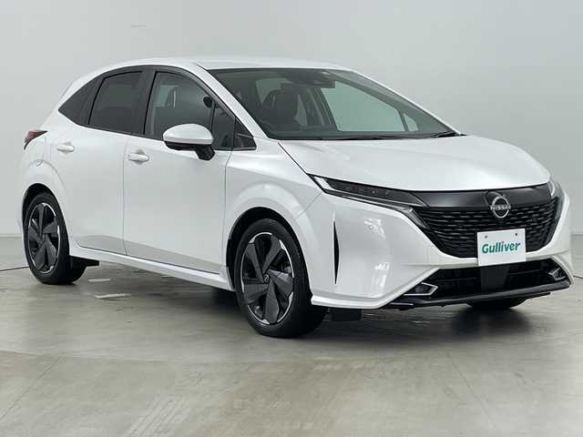 日産 オーラ G FOUR レザーエディション 道央・札幌 2022(令4)年 0.8万km ピュアホワイトパール ・禁煙車/・純正9インチナビ&TV&BT&USB&HDMI/・バックカメラ/・アラウンドビューモニター/・BOSEパーソナルプラスサウンドシステム/・プロパイロット/・全方位運転支援システム/・踏み間違え防止アシスト/・インテリジェントエマージェンシーブレーキ/・標識認識機能/・車線逸脱警報/・後退時検知機能/・SOSコール/・前席シートヒーター/・レザーシート/・ステアリングヒーター/・前方ドライブレコーダー/・ワイヤレス充電器/・ETC2.0/・純正フロアマット/・LEDオートヘッドライト/・フォグランプ/・オートライト/・スマートキー