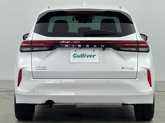 日産 オーラ G FOUR レザーエディション 道央・札幌 2022(令4)年 0.8万km ピュアホワイトパール ・禁煙車/・純正9インチナビ&TV&BT&USB&HDMI/・バックカメラ/・アラウンドビューモニター/・BOSEパーソナルプラスサウンドシステム/・プロパイロット/・全方位運転支援システム/・踏み間違え防止アシスト/・インテリジェントエマージェンシーブレーキ/・標識認識機能/・車線逸脱警報/・後退時検知機能/・SOSコール/・前席シートヒーター/・レザーシート/・ステアリングヒーター/・前方ドライブレコーダー/・ワイヤレス充電器/・ETC2.0/・純正フロアマット/・LEDオートヘッドライト/・フォグランプ/・オートライト/・スマートキー