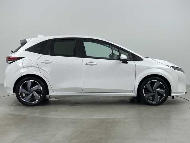 日産 オーラ G FOUR レザーエディション 道央・札幌 2022(令4)年 0.8万km ピュアホワイトパール ・禁煙車/・純正9インチナビ&TV&BT&USB&HDMI/・バックカメラ/・アラウンドビューモニター/・BOSEパーソナルプラスサウンドシステム/・プロパイロット/・全方位運転支援システム/・踏み間違え防止アシスト/・インテリジェントエマージェンシーブレーキ/・標識認識機能/・車線逸脱警報/・後退時検知機能/・SOSコール/・前席シートヒーター/・レザーシート/・ステアリングヒーター/・前方ドライブレコーダー/・ワイヤレス充電器/・ETC2.0/・純正フロアマット/・LEDオートヘッドライト/・フォグランプ/・オートライト/・スマートキー