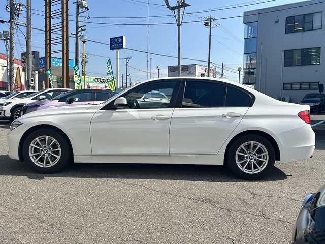 ＢＭＷ ３２０ｉ 福井県 2015(平27)年 5.3万km アルピンホワイトⅢ スマートキー/プッシュスタート/アイドリングストップ/前席パワーシート/純正LEDヘッドライト/ヘッドライトウォッシャー/オートライト/オートハイビーム/フォグランプ/コーナーセンサー/フロントドライブレコーダー/ETC/レーンアシスト/クルーズコントロール/横滑り防止/純正フロアマット/ステアリングスイッチ