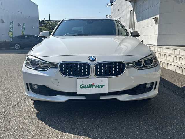ＢＭＷ ３２０ｉ 福井県 2015(平27)年 5.3万km アルピンホワイトⅢ スマートキー/プッシュスタート/アイドリングストップ/前席パワーシート/純正LEDヘッドライト/ヘッドライトウォッシャー/オートライト/オートハイビーム/フォグランプ/コーナーセンサー/フロントドライブレコーダー/ETC/レーンアシスト/クルーズコントロール/横滑り防止/純正フロアマット/ステアリングスイッチ