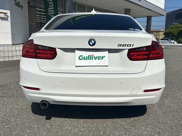 ＢＭＷ ３２０ｉ 福井県 2015(平27)年 5.3万km アルピンホワイトⅢ スマートキー/プッシュスタート/アイドリングストップ/前席パワーシート/純正LEDヘッドライト/ヘッドライトウォッシャー/オートライト/オートハイビーム/フォグランプ/コーナーセンサー/フロントドライブレコーダー/ETC/レーンアシスト/クルーズコントロール/横滑り防止/純正フロアマット/ステアリングスイッチ