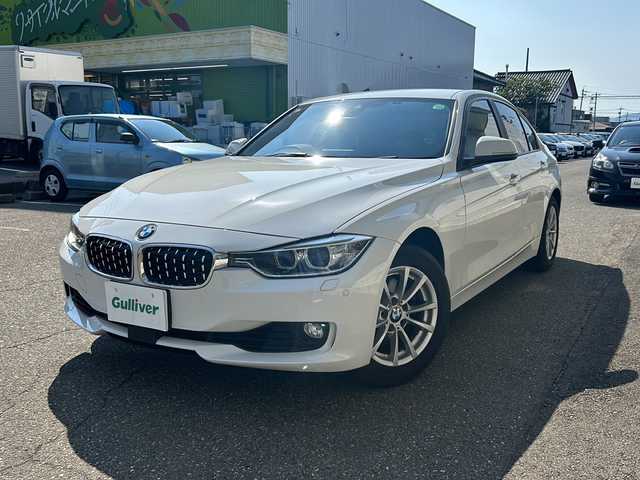ＢＭＷ ３２０ｉ 福井県 2015(平27)年 5.3万km アルピンホワイトⅢ スマートキー/プッシュスタート/アイドリングストップ/前席パワーシート/純正LEDヘッドライト/ヘッドライトウォッシャー/オートライト/オートハイビーム/フォグランプ/コーナーセンサー/フロントドライブレコーダー/ETC/レーンアシスト/クルーズコントロール/横滑り防止/純正フロアマット/ステアリングスイッチ