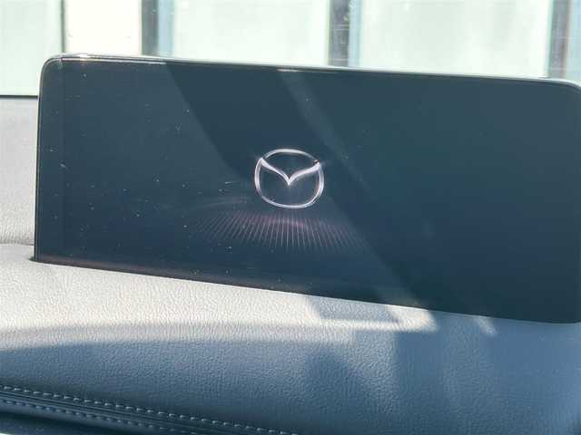 マツダ ＣＸ－８ XD Lパッケージ 大阪府 2022(令4)年 1.8万km スノーフレイクホワイトパールマイカ 純正ナビ/  フルセグTV/Bluetooth/USB/全方位モニター/ＢＯＳＥサウンド/ターボ車/衝突軽減ブレーキ/横滑り防止装置/コーナーセンサー/ＢＳＭ/サンルーフ/全席シートヒーター/ヘッドアップディスプレイ/電動リアゲート/前席パワーシート（運転席メモリー付き）/レーダークルーズコントロール/レーンキープアシスト/アイドリングストップ/前後ドライブレコーダー/オートマチックハイビーム/ワイヤレス充電/純正19インチアルミホイール/純正フロアマット/プッシュスタート/スマートキー/ルーフレール/ＬＥＤ/ＥＴＣ