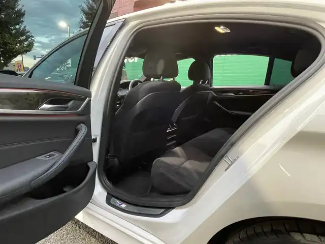 ＢＭＷ ５２３ｄ xDrive Mスピリット 東京都 2019(令1)年 6.8万km アルピンホワイトⅢ 純正ナビ/（DVD/BT/フルセグ）/アドバンスドパッケージ/・パーキングアシストプラス/・パーキングアシスト/・3Dビューカメラ/・前席パワーシート/ドライビングアシストプラス/・アクティブクルーズコントロール/・レーンコントロールアシスト/・後車衝突警報機能/・前車接近警告機能/純正18インチホイール/純正フロアマット/ツインターボ/ETC/保証書/取扱説明書