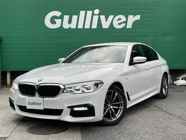 ＢＭＷ ５２３ｄ xDrive Mスピリット 東京都 2019(令1)年 6.8万km アルピンホワイトⅢ 純正ナビ/（DVD/BT/フルセグ）/アドバンスドパッケージ/・パーキングアシストプラス/・パーキングアシスト/・3Dビューカメラ/・前席パワーシート/ドライビングアシストプラス/・アクティブクルーズコントロール/・レーンコントロールアシスト/・後車衝突警報機能/・前車接近警告機能/純正18インチホイール/純正フロアマット/ツインターボ/ETC/保証書/取扱説明書