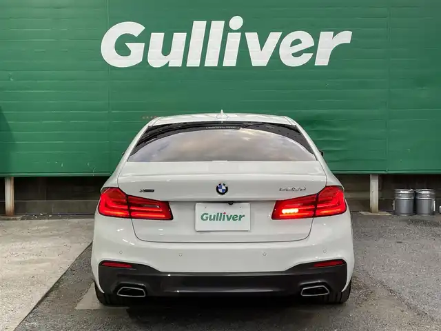 ＢＭＷ ５２３ｄ xDrive Mスピリット 東京都 2019(令1)年 6.8万km アルピンホワイトⅢ 純正ナビ/（DVD/BT/フルセグ）/アドバンスドパッケージ/・パーキングアシストプラス/・パーキングアシスト/・3Dビューカメラ/・前席パワーシート/ドライビングアシストプラス/・アクティブクルーズコントロール/・レーンコントロールアシスト/・後車衝突警報機能/・前車接近警告機能/純正18インチホイール/純正フロアマット/ツインターボ/ETC/保証書/取扱説明書