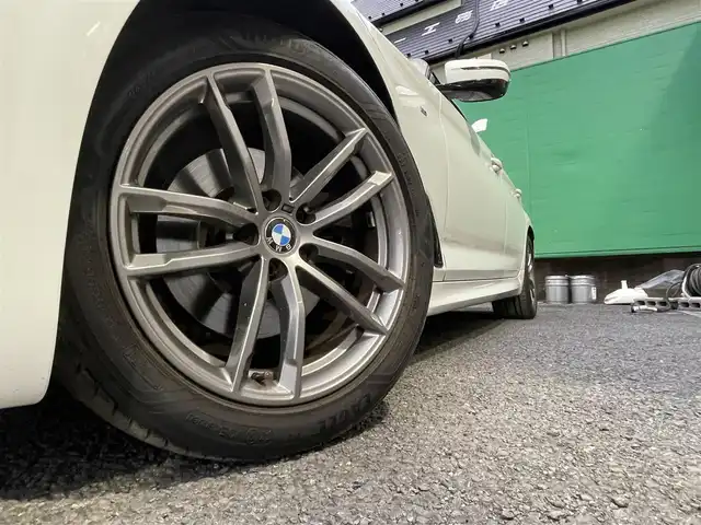 ＢＭＷ ５２３ｄ xDrive Mスピリット 東京都 2019(令1)年 6.8万km アルピンホワイトⅢ 純正ナビ/（DVD/BT/フルセグ）/アドバンスドパッケージ/・パーキングアシストプラス/・パーキングアシスト/・3Dビューカメラ/・前席パワーシート/ドライビングアシストプラス/・アクティブクルーズコントロール/・レーンコントロールアシスト/・後車衝突警報機能/・前車接近警告機能/純正18インチホイール/純正フロアマット/ツインターボ/ETC/保証書/取扱説明書