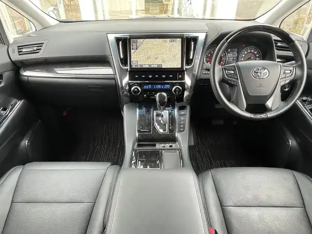 トヨタ アルファード S Cパッケージ 道央・札幌 2019(平31)年 2.5万km ホワイトパールクリスタルシャイン ・４WD/・ワンオーナー/・衝突軽減ブレーキ/・寒冷地仕様/・両側パワースライドドア/・レザーシート/・純正ナビ/　CD＆DVD＆BT＆TV/・バックカメラ/・コーナーセンサー/・レーンキープアシスト/・レーダークルーズコントロール/・パワーバックドア/・フリップダウンモニター/・パワーシート/・ブラインドスポットモニター/・デジタルインナーミラー/・純正エンジンスターター/・前後ドライブレコーダー/・シートヒーター/・アイドリングストップ/・プッシュスタート/・スマートキー/・オートエアコン/・オートライト/・オートリトラミラー/・レインセンサーワイパー/・MT付きAT/・ステアリングヒーター/・ビルトインETC/・社外AW＆冬タイヤ積込/　215/65/16  2019年製　4分山/・純正フロアマット/・ドアバイザー/・ウィンカーミラー/・フォグライト