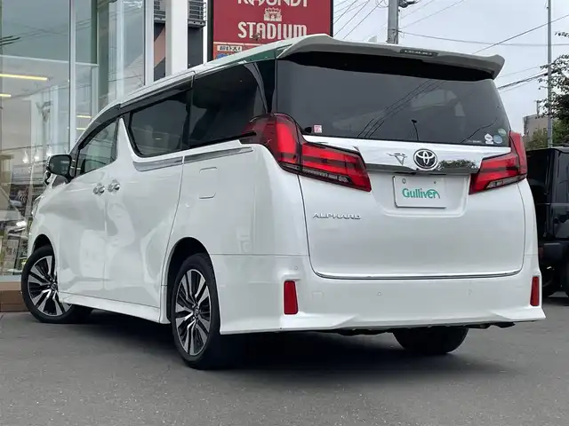 トヨタ アルファード S Cパッケージ 道央・札幌 2019(平31)年 2.5万km ホワイトパールクリスタルシャイン ・４WD/・ワンオーナー/・衝突軽減ブレーキ/・寒冷地仕様/・両側パワースライドドア/・レザーシート/・純正ナビ/　CD＆DVD＆BT＆TV/・バックカメラ/・コーナーセンサー/・レーンキープアシスト/・レーダークルーズコントロール/・パワーバックドア/・フリップダウンモニター/・パワーシート/・ブラインドスポットモニター/・デジタルインナーミラー/・純正エンジンスターター/・前後ドライブレコーダー/・シートヒーター/・アイドリングストップ/・プッシュスタート/・スマートキー/・オートエアコン/・オートライト/・オートリトラミラー/・レインセンサーワイパー/・MT付きAT/・ステアリングヒーター/・ビルトインETC/・社外AW＆冬タイヤ積込/　215/65/16  2019年製　4分山/・純正フロアマット/・ドアバイザー/・ウィンカーミラー/・フォグライト