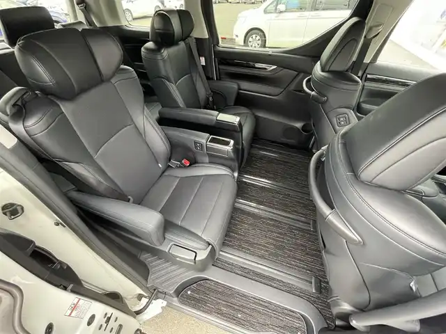 トヨタ アルファード S Cパッケージ 道央・札幌 2019(平31)年 2.5万km ホワイトパールクリスタルシャイン ・４WD/・ワンオーナー/・衝突軽減ブレーキ/・寒冷地仕様/・両側パワースライドドア/・レザーシート/・純正ナビ/　CD＆DVD＆BT＆TV/・バックカメラ/・コーナーセンサー/・レーンキープアシスト/・レーダークルーズコントロール/・パワーバックドア/・フリップダウンモニター/・パワーシート/・ブラインドスポットモニター/・デジタルインナーミラー/・純正エンジンスターター/・前後ドライブレコーダー/・シートヒーター/・アイドリングストップ/・プッシュスタート/・スマートキー/・オートエアコン/・オートライト/・オートリトラミラー/・レインセンサーワイパー/・MT付きAT/・ステアリングヒーター/・ビルトインETC/・社外AW＆冬タイヤ積込/　215/65/16  2019年製　4分山/・純正フロアマット/・ドアバイザー/・ウィンカーミラー/・フォグライト