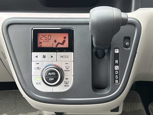 トヨタ パッソ X Lパッケージ 神奈川県 2023(令5)年 0.4万km ブライトシルバーM ワンオーナー/衝突被害軽減システム/クリアランスソナー/純正SDナビ/CD/SD/Bluetooth/ワンセグ/バックカメラ/アイドリングストップ/前後ドライブ/スマートキー×２/ETC/純正フロアマット/取扱説明書/保証書