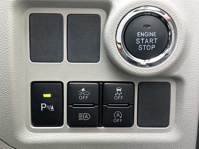 トヨタ パッソ X Lパッケージ 神奈川県 2023(令5)年 0.4万km ブライトシルバーM ワンオーナー/衝突被害軽減システム/クリアランスソナー/純正SDナビ/CD/SD/Bluetooth/ワンセグ/バックカメラ/アイドリングストップ/前後ドライブ/スマートキー×２/ETC/純正フロアマット/取扱説明書/保証書