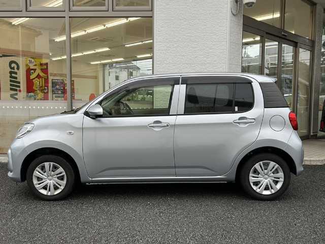 トヨタ パッソ X Lパッケージ 神奈川県 2023(令5)年 0.4万km ブライトシルバーM ワンオーナー/衝突被害軽減システム/クリアランスソナー/純正SDナビ/CD/SD/Bluetooth/ワンセグ/バックカメラ/アイドリングストップ/前後ドライブ/スマートキー×２/ETC/純正フロアマット/取扱説明書/保証書