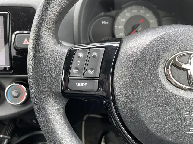 トヨタ ヴィッツ F セーフティーエディションⅢ 千葉県 2019(平31)年 2.9万km ホワイトパールクリスタルシャイン 純正9インチメモリナビ/(フルセグTV/CD/DVD/BT/FM/AM)/バックカメラ/衝突軽減ブレーキ/車線逸脱警報/横滑り防止装置/ETC/ドライブレコーダー/LEDヘッドライト/フォグランプ/オートライト/電動格納ミラー/シートリフター/プッシュスタート/スマートキー/フロアマット/ドアバイザー/スペアキー/取扱説明書/保証書