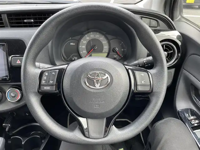トヨタ ヴィッツ F セーフティーエディションⅢ 千葉県 2019(平31)年 2.9万km ホワイトパールクリスタルシャイン 純正9インチメモリナビ/(フルセグTV/CD/DVD/BT/FM/AM)/バックカメラ/衝突軽減ブレーキ/車線逸脱警報/横滑り防止装置/ETC/ドライブレコーダー/LEDヘッドライト/フォグランプ/オートライト/電動格納ミラー/シートリフター/プッシュスタート/スマートキー/フロアマット/ドアバイザー/スペアキー/取扱説明書/保証書