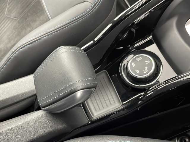 プジョー ２００８ クロスシティ 新潟県 2017(平29)年 6万km グレー ターボ/純正ナビ/(FM.AM.USB)/バックカメラ/革巻きステアリング/ステアリングリモコン/オートライト/MTモード/ドライブモード切替/電動格納ウィンカーミラー/ヘッドライトレベライザー/ハーフレザーシート/前席シートヒーター/リアコーナーセンサー/キーレス×2/純正フロアマット