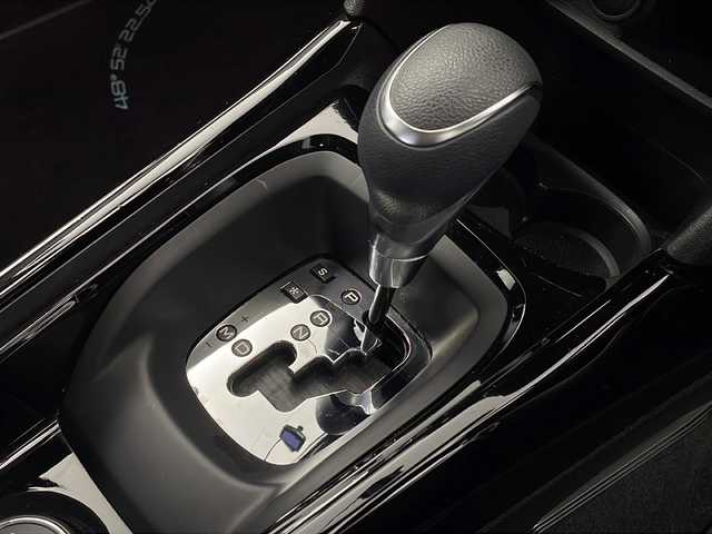 プジョー ２００８ クロスシティ 新潟県 2017(平29)年 6万km グレー ターボ/純正ナビ/(FM.AM.USB)/バックカメラ/革巻きステアリング/ステアリングリモコン/オートライト/MTモード/ドライブモード切替/電動格納ウィンカーミラー/ヘッドライトレベライザー/ハーフレザーシート/前席シートヒーター/リアコーナーセンサー/キーレス×2/純正フロアマット